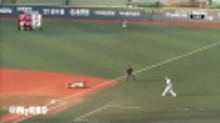 Korean Baseball Players Are The Best At Bat Flipping